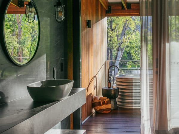 Mt-Mulligan-Lodge_Northern-Outback-Queensland_Suite_Bathroom-View_cElise-Hassey