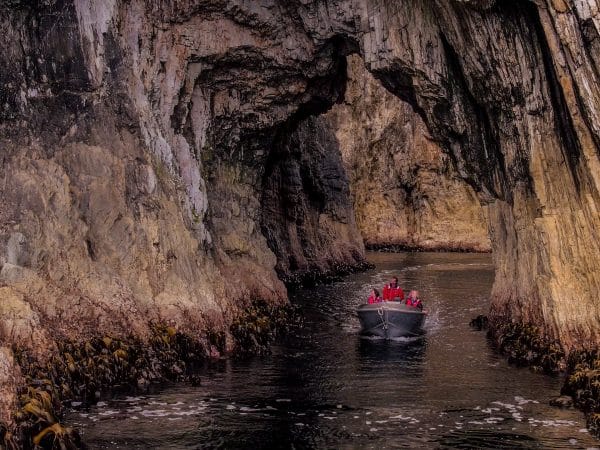 On-Board_Odalisque-III_Southwest-Tasmania_Experience_Sea-Caves